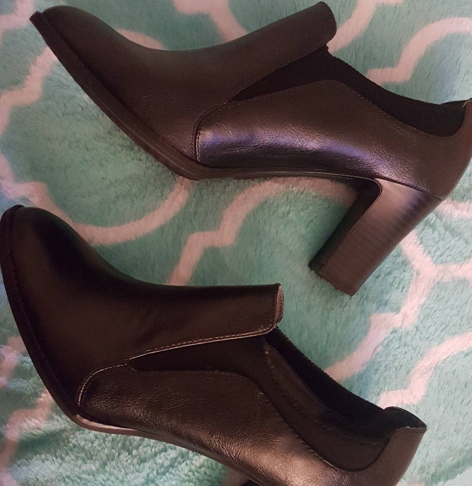 Mootsies Tootsies black ankle boots size 10m
